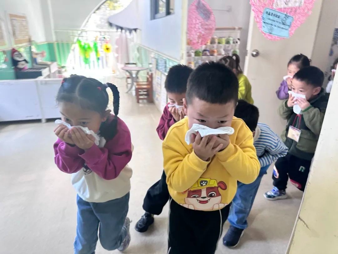 【简讯】防患于未“燃”----木渎中心幼儿园2024春消防安全演练活动