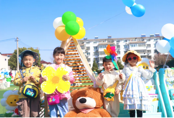 【简讯】春日限定 趣享时光——木渎中心幼儿园小班组彩虹泡泡春日野餐会