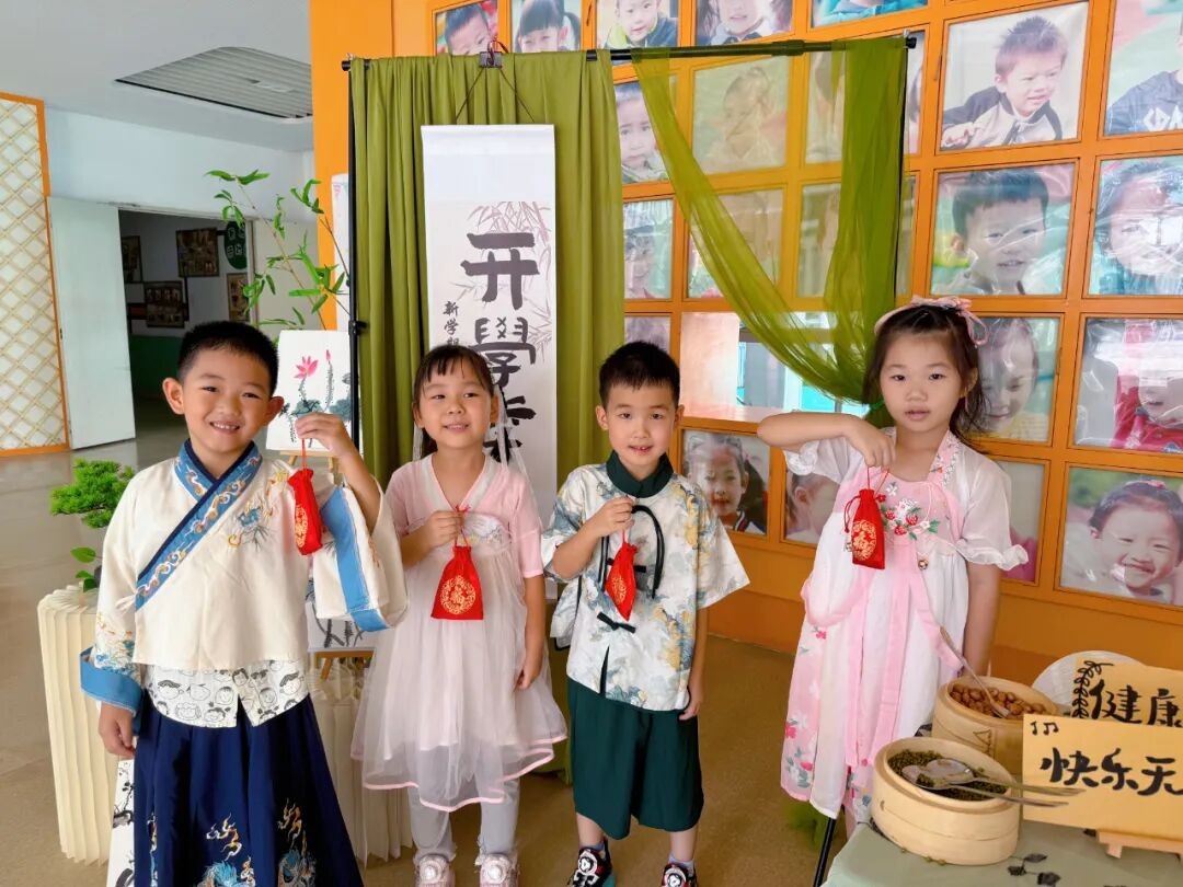【简讯】元气开学 童趣启航——木渎中心幼儿园开学第一天